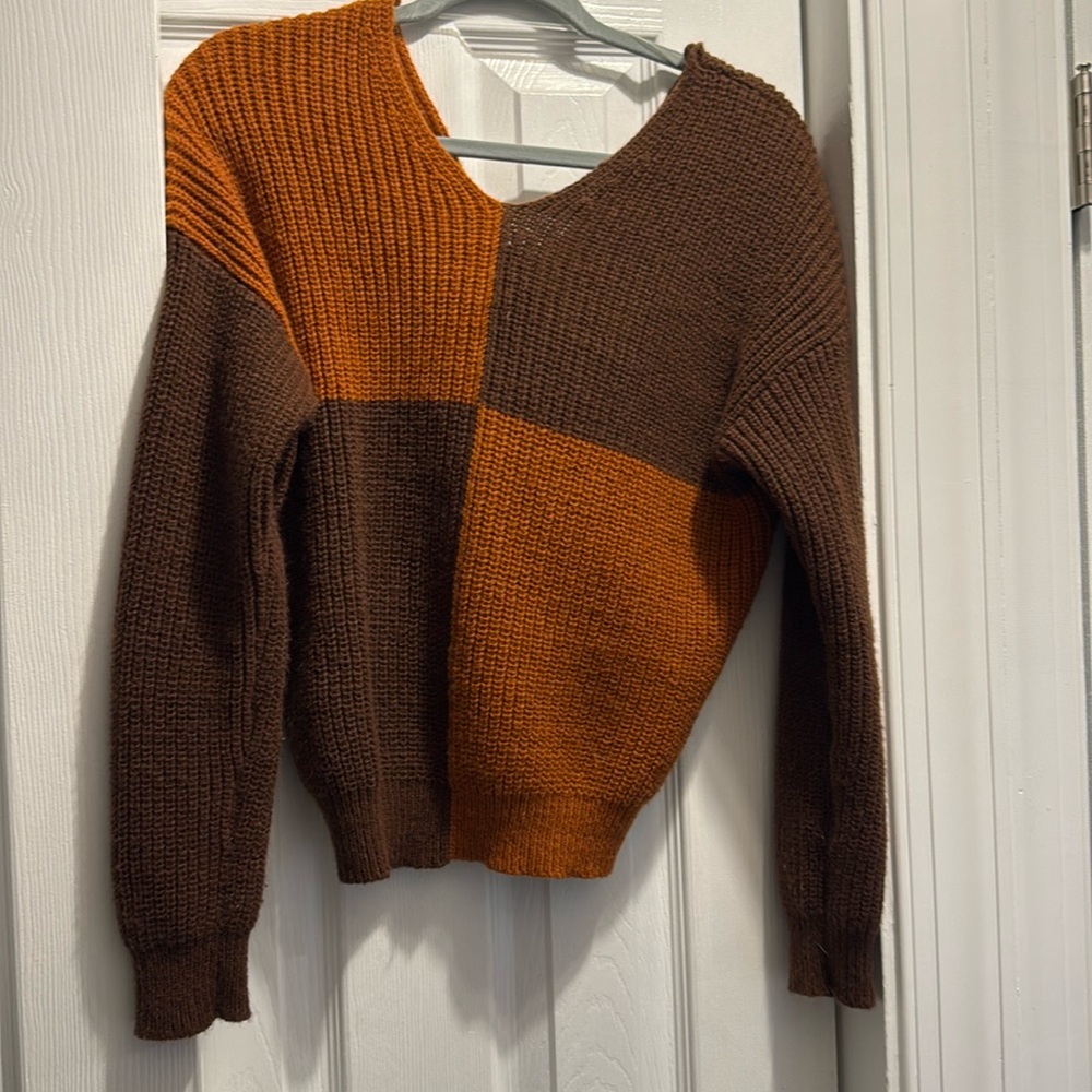 No boundaries cute brown sweater, like new!